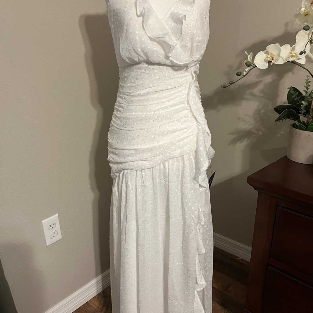 New with Tags Lulu's White Ruffled Maxi Dress XS